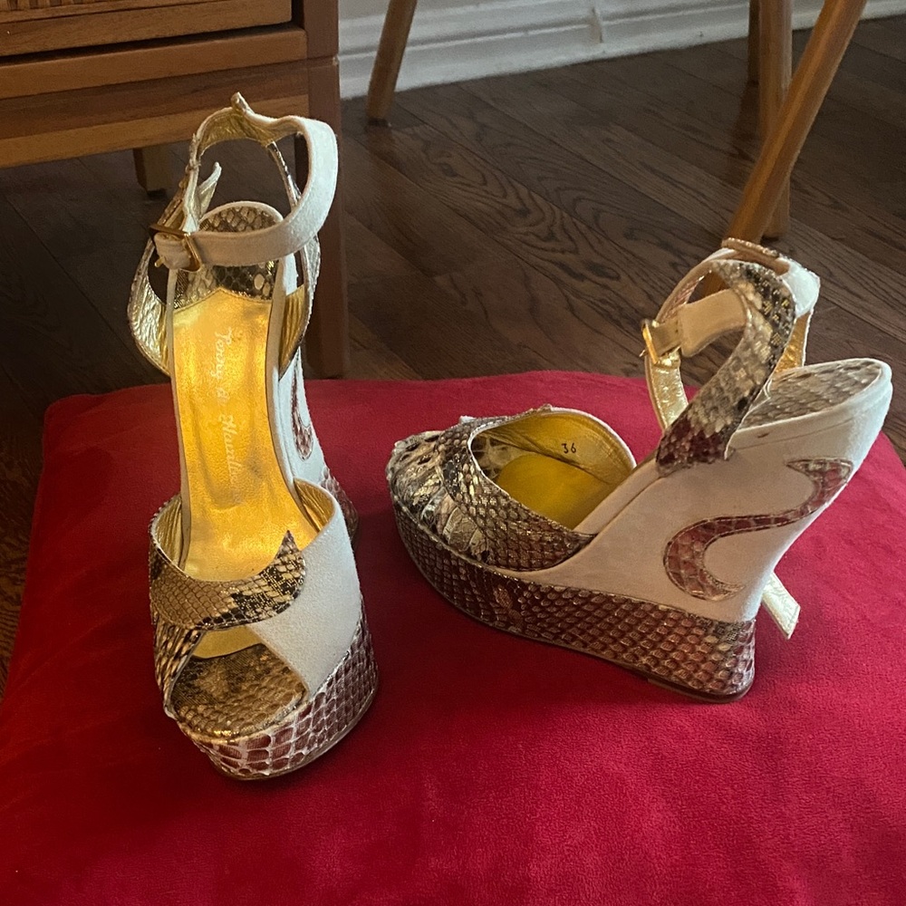 Chic Snakeskin Wedge Sandals